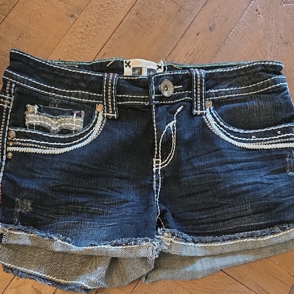 Trademark Dark Denim Jean Shorts 7/8 - Picture 1 of 3
